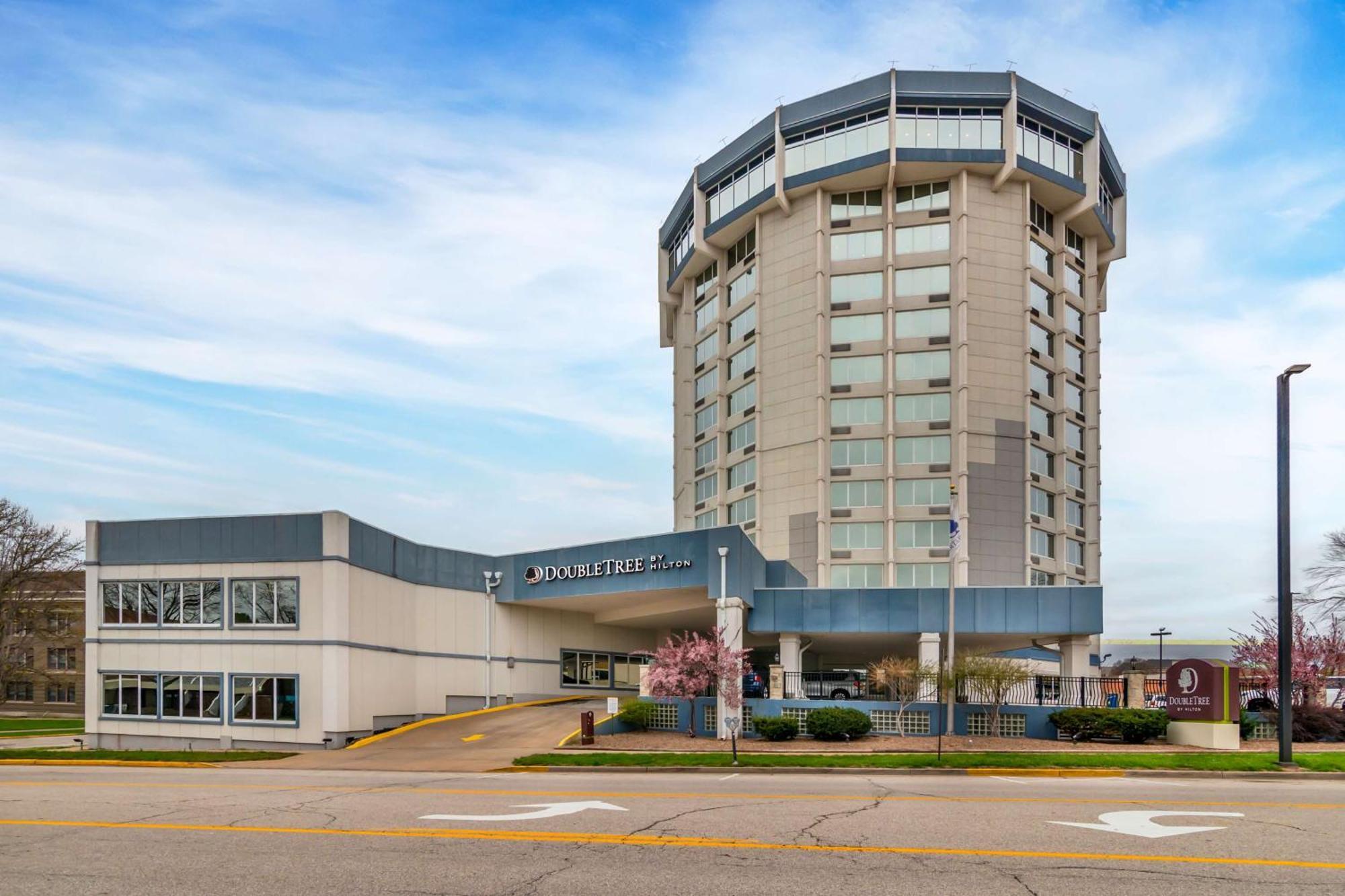 Doubletree By Hilton Jefferson City Exterior foto